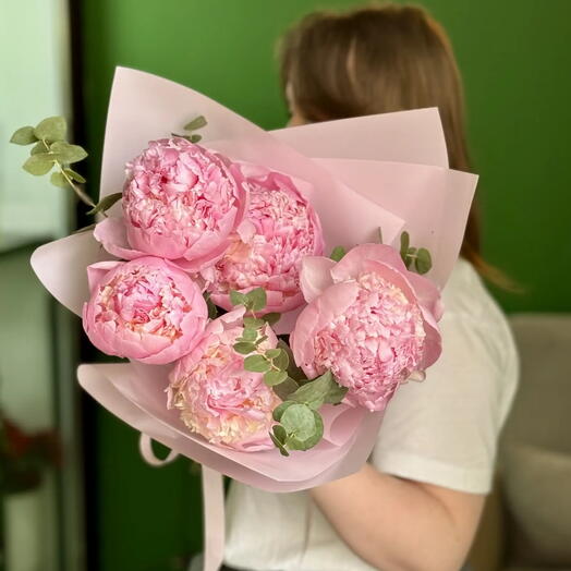 Моно букет из розовых пионов