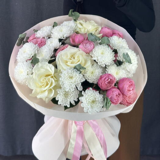Нежный букет с пионовидными кустовыми розами🌸