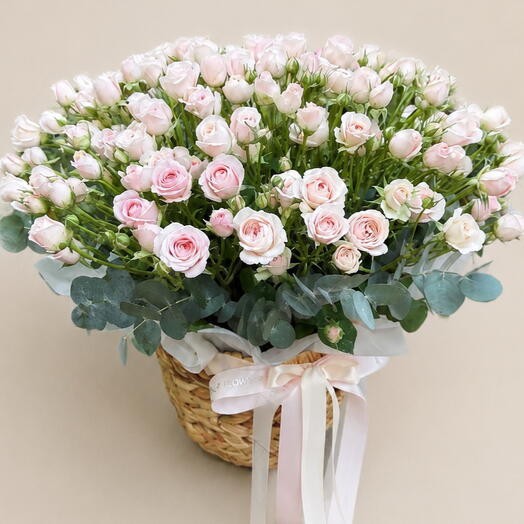 Нежная корзина из спрей роз🌸