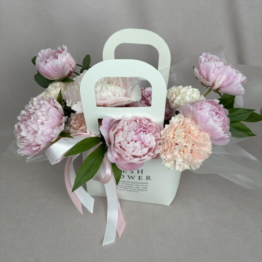 Пионы с диантусами в сумочке. Летний комплект🌸