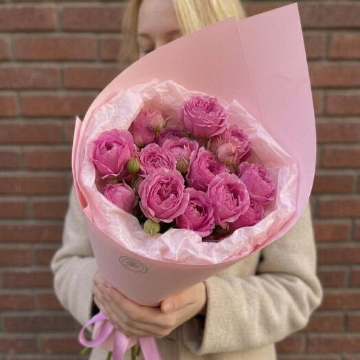 Небольшой букет из 5 кустовых роз🌹