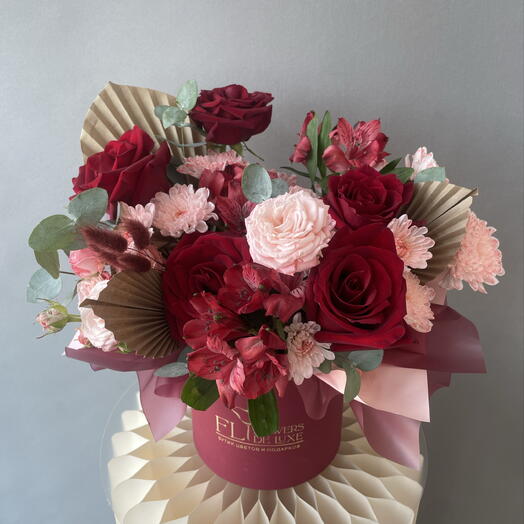 Бордо 🌷 яркая композиция с красными розами, пионовидными кустовыми розами, альстромериями, хризантемами