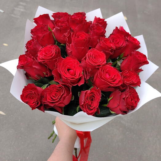 25 красных роз