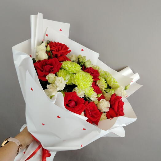 Авторский букет с хризантемой, эустомой и французским розами