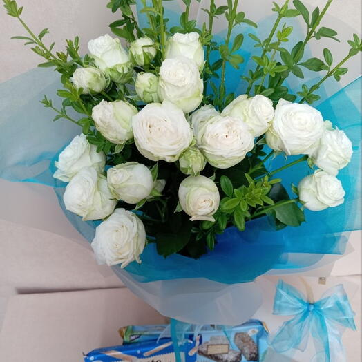 Roses + sweets in a blue paradise style