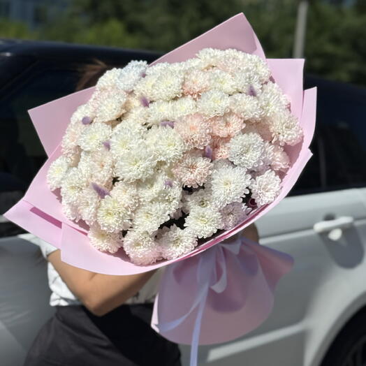 Букет из пышных кустовых хризантем