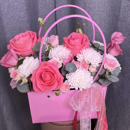 Композиция из роз с эустомой💕💞