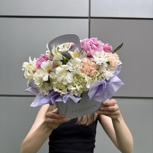 Композиция  «Тихий бал 🎀» из весенних стойких цветов 🌸