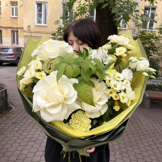 Букет с белыми французскими розами