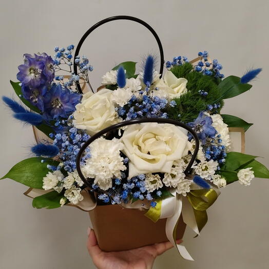 Композиция  из розы, лагуруса, хризантемы , дельфиниума, гвоздики, гипсофилы