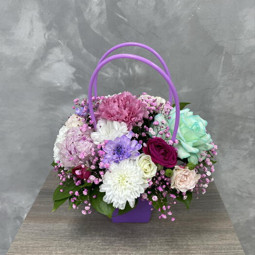 Композиция из роз, гипсофилы, пиона, диантуса