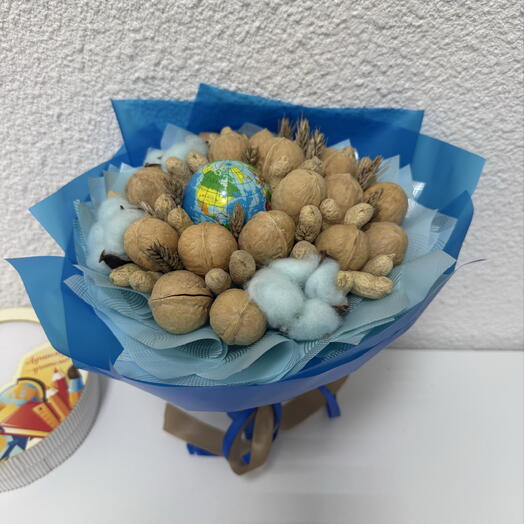 Букет ореховый с глобусом
