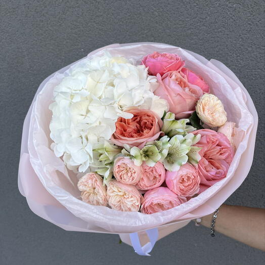 Сборный букет с гортензией и премиум пионовидной розой 🌸