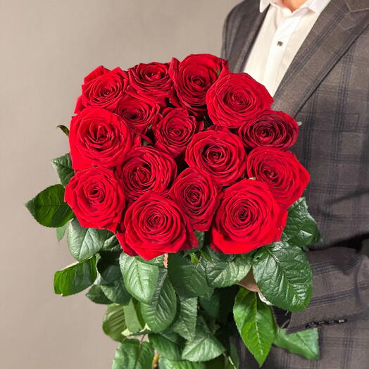 Букет из 15 роз Red Naomi