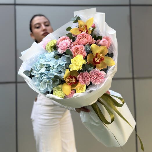 Авторский букет с орхидеями