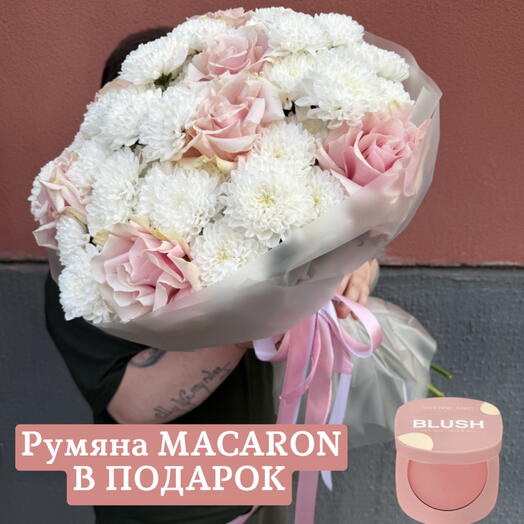 Пышный букет из кружевных хризантем и французских роз + подарок от
Vivienne Sabo - румяна MACARON