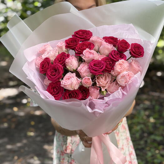 Малиновые и розовые  кустовые розы 9 шт= 27 бутонов, арт. 245