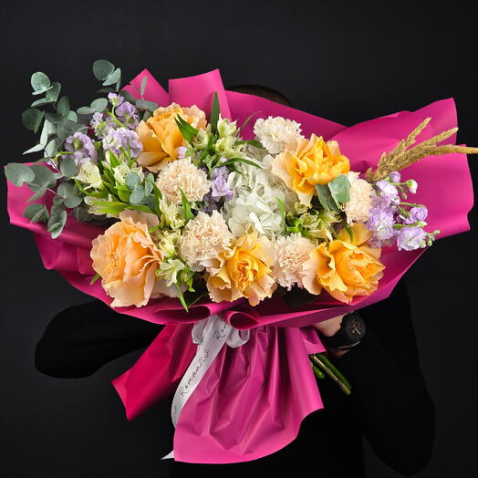 The author's bouquet "Elleonor" with peony-shaped roses and fragrant mattiola