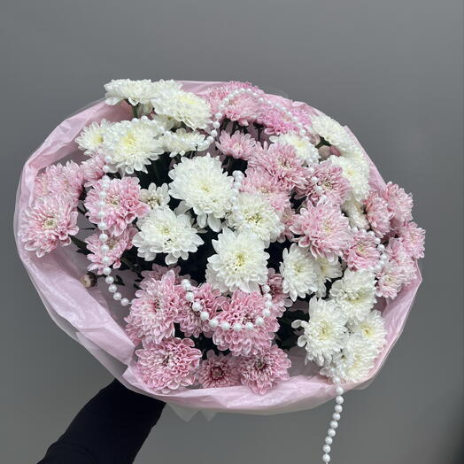 Букет Моно из хризантем с жемчугом 🌸