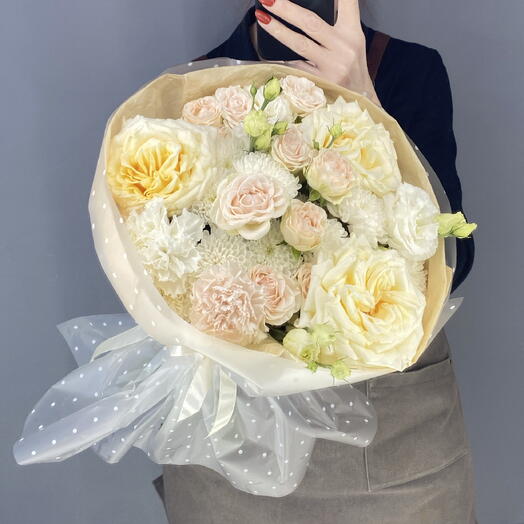 Букет кремовый 🧁 пионовидная Роза канделайт 💛 пионовидная кустовая Роза 🩷 белоснежная эустома 🌿