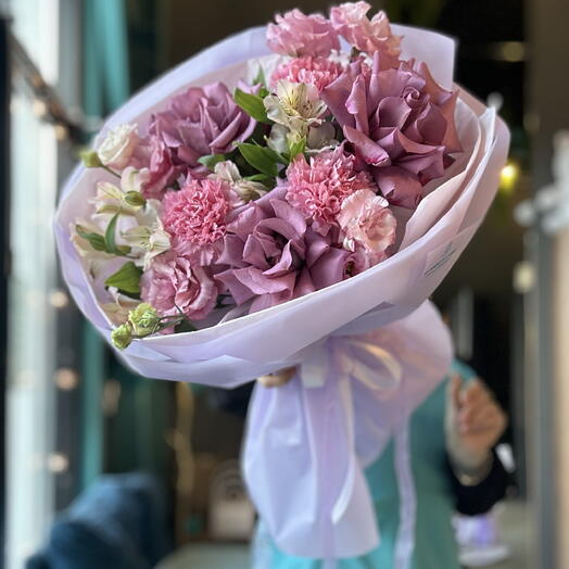 Букет с французскими розами в фиолетовых тонах💜
