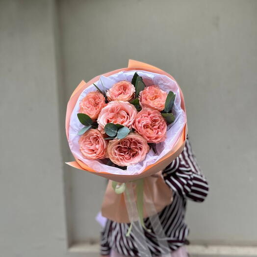 Bouquet of 7 roses "Princess Crown"