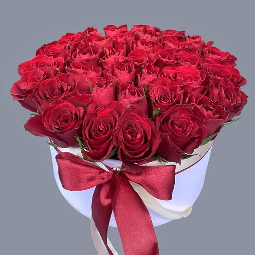 Шляпная коробка с красными розам🌹Тренд