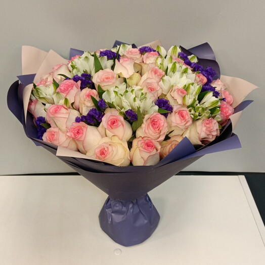 Букет из Кенийской розы, альстромерии и статицы 🌸🌸🌸