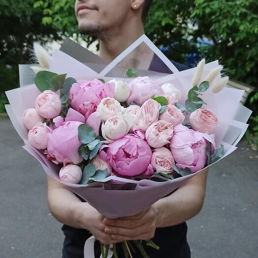 Розовые пионы Сара Бернар, кустовые пионовидные розы + подарок от Vivienne Sabo — румяна MACARON