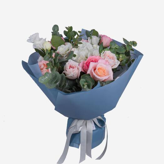 Букет из роз и садовых роз "Александра" S