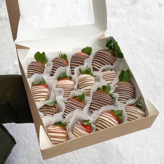 Caja de 16 fresas cubiertas de chocolate