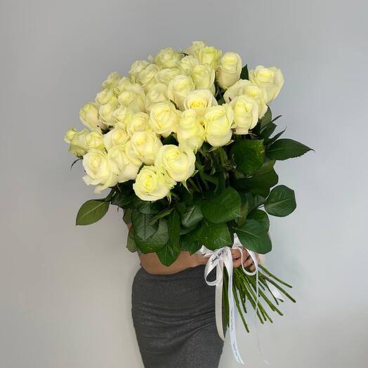Ramo De 49 elegantes Rosas Blancas