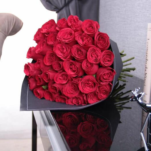 Ramo de 35 rosas "red Kenya" BLVCK