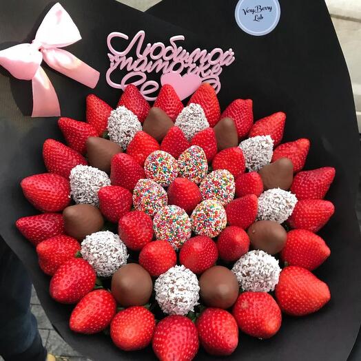 Bouquet of strawberries "The best"
