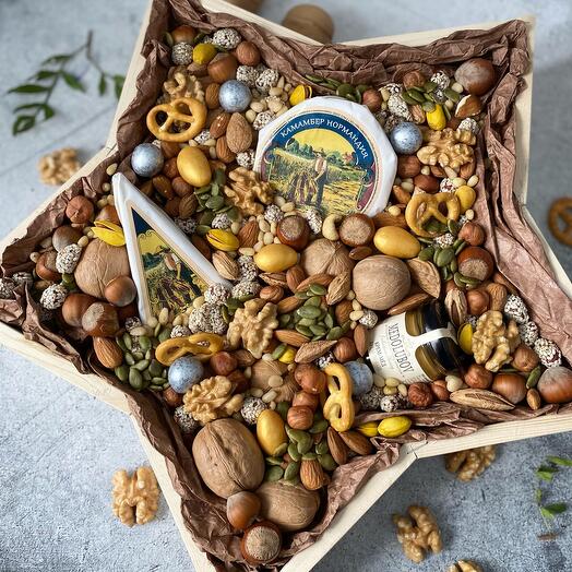 Set with nuts and cheeses "Hero"