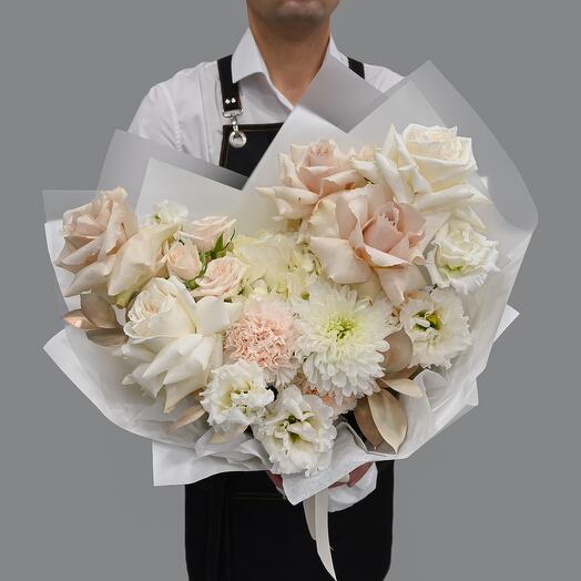 Delicate bouquet with French roses