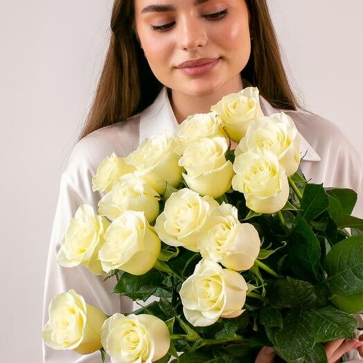 Bouquet of 15 white roses with ribbon