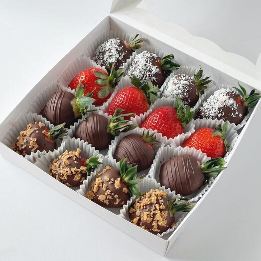 Набор клубники в темном шоколаде Bingo 9/16-20шт