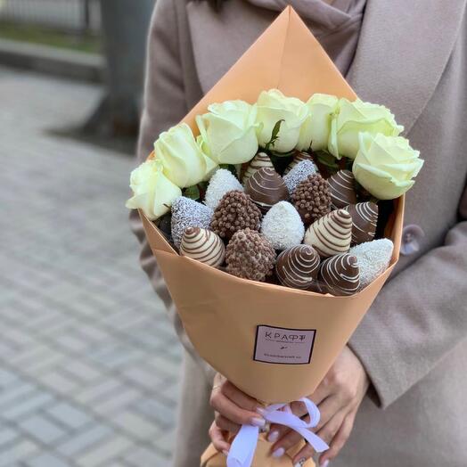 Цветы и клубника в шоколаде Букет из клубники в шоколаде и роз Крафт L