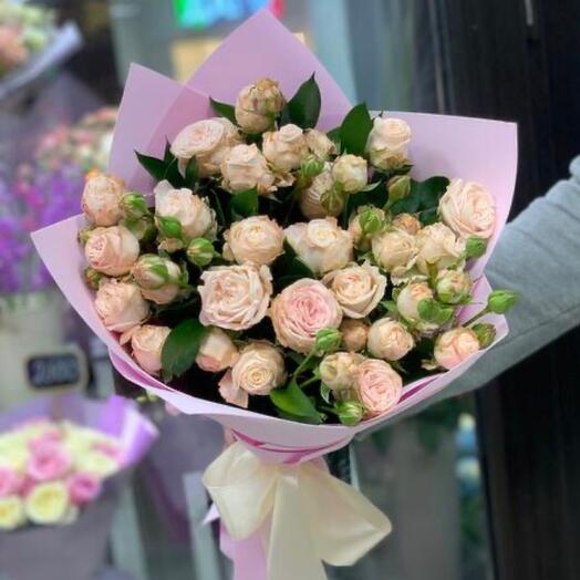 Bouquet of 7 rose bush roses with eucalyptus