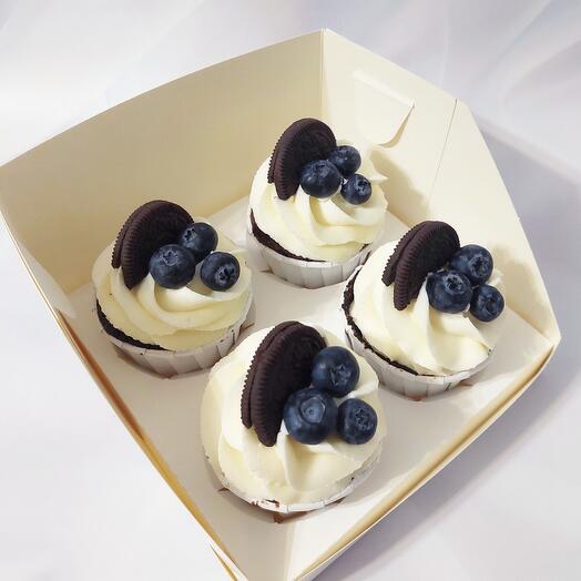 Cupcakes with oreo and blueberries 4 pieces