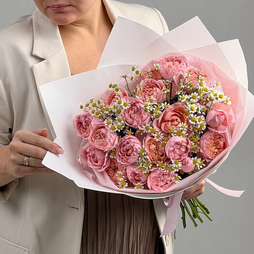 Ramo de margaritas y rosas peonías Ramo 237 Buket in Moscow