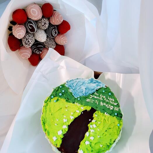 Бенто торт и букет из клубники в шоколаде