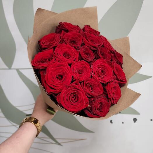 19 red roses