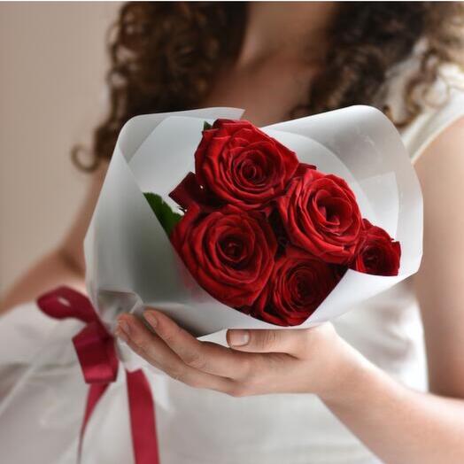 Ramo clásico de 5 Rosas rojas Rusas