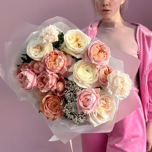 Haute Couture bouquet of premium peony-shaped roses and ranunculus, in cream shades 🫶🏻