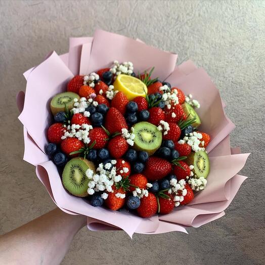 Букет из фруктов и ягод