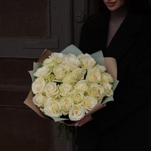 Нежный Моно букет из 25 белых роз White Mondial