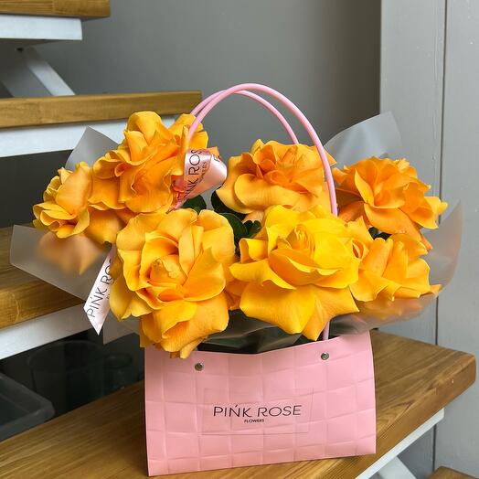 Яркие Розы в сумочке