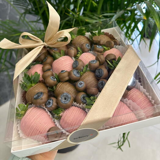 16 pcs Strawberries in chocolate w/blueberries/ Клубника и голубика в шоколаде из 16 штук